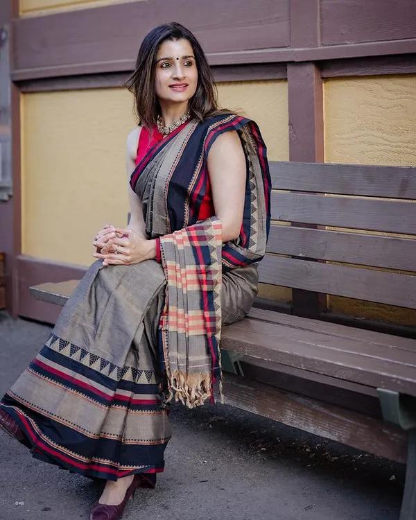 Charcoal Grey Rangoli Border Narayanpet Pure Handloom Cotton Sarees with Running blouse piece - product media