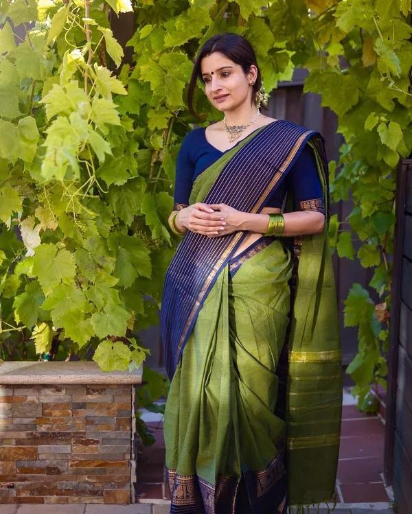 Green Aradhana Narayanapet Pure Cotton saree with running blouse piece (same as saree (color)) - product media